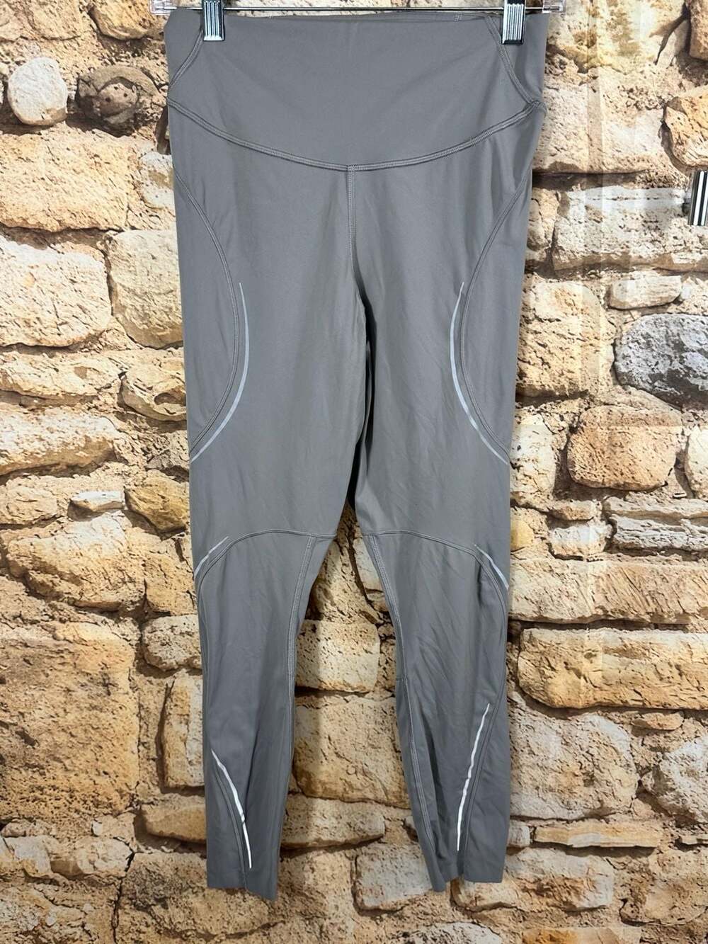 Lululemon Base Pace High-Rise Tight 25" Size 6 Reflective Grey